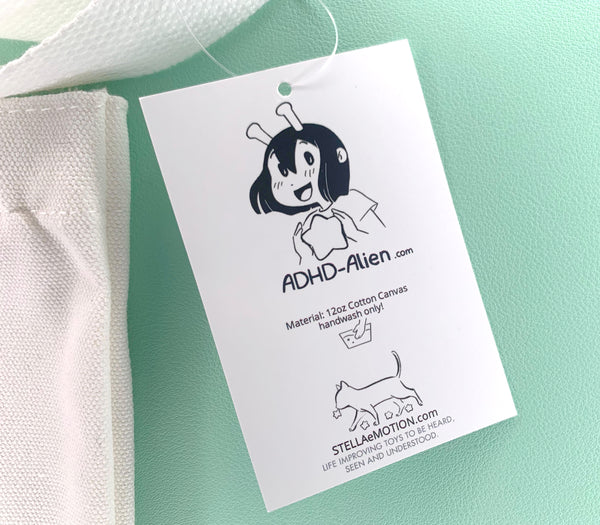 Close-up of the product tag of the totebag - Making of image 4